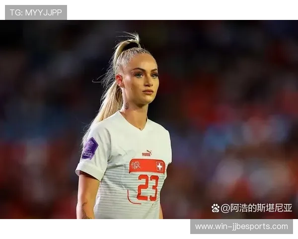 足球球星拥有三位女友的内幕揭露及其感情生活现状揭秘