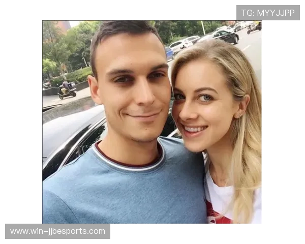 足球赛场球星女友揭秘各大球员的爱情故事与婚姻生活